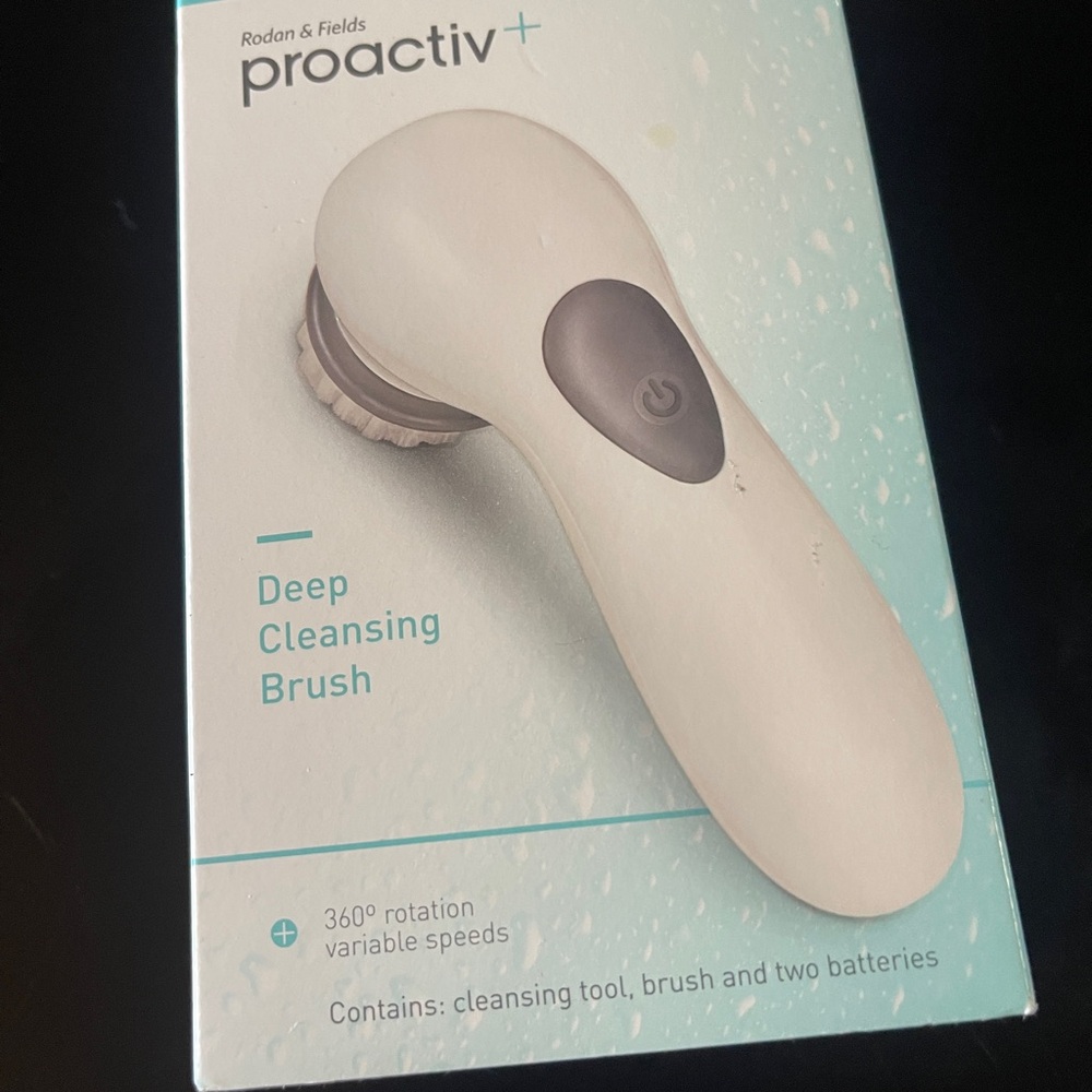 Proactiv White Deep Cleansing Brush